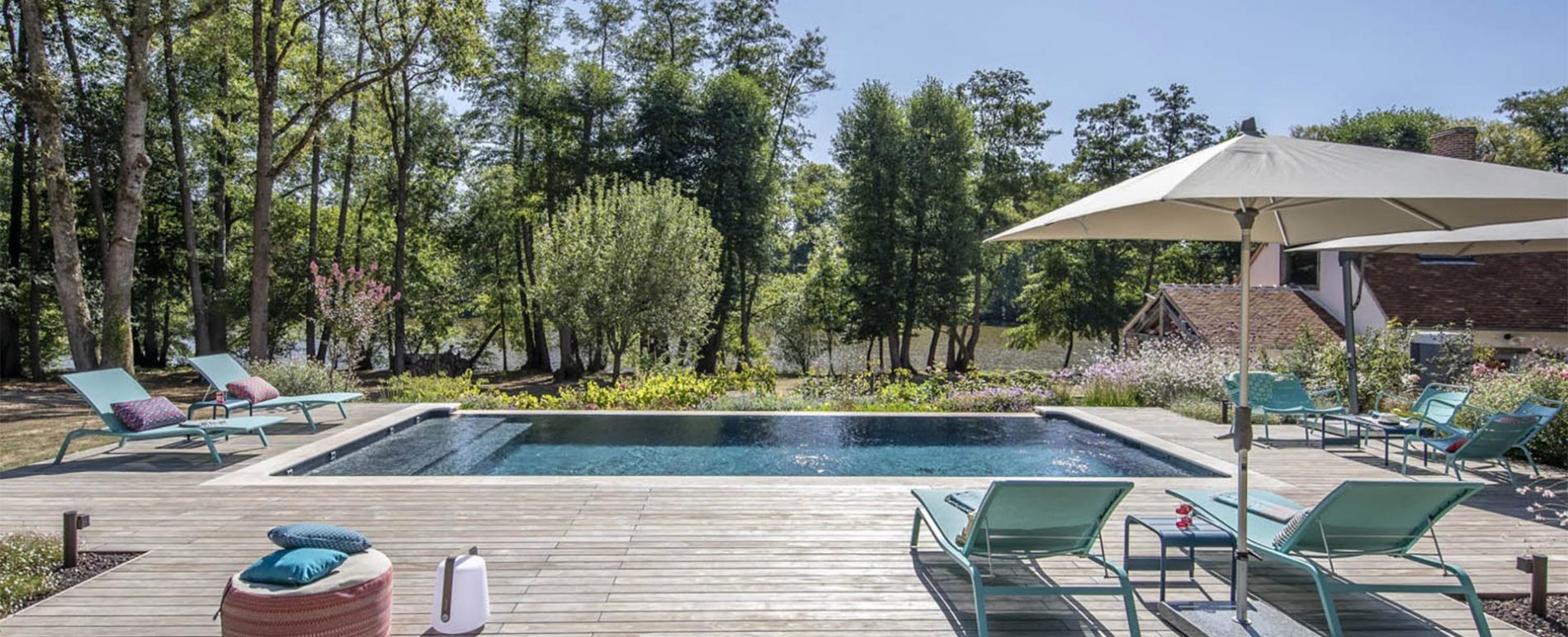 Création de piscine à débordement et jardin