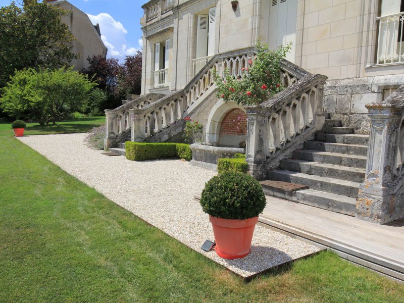 allée en stabilisateur de graviers et escalier et escalier en pierre