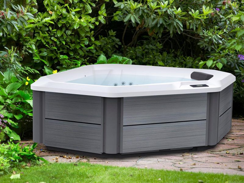 Spas Hotspring limelight dans un jardin