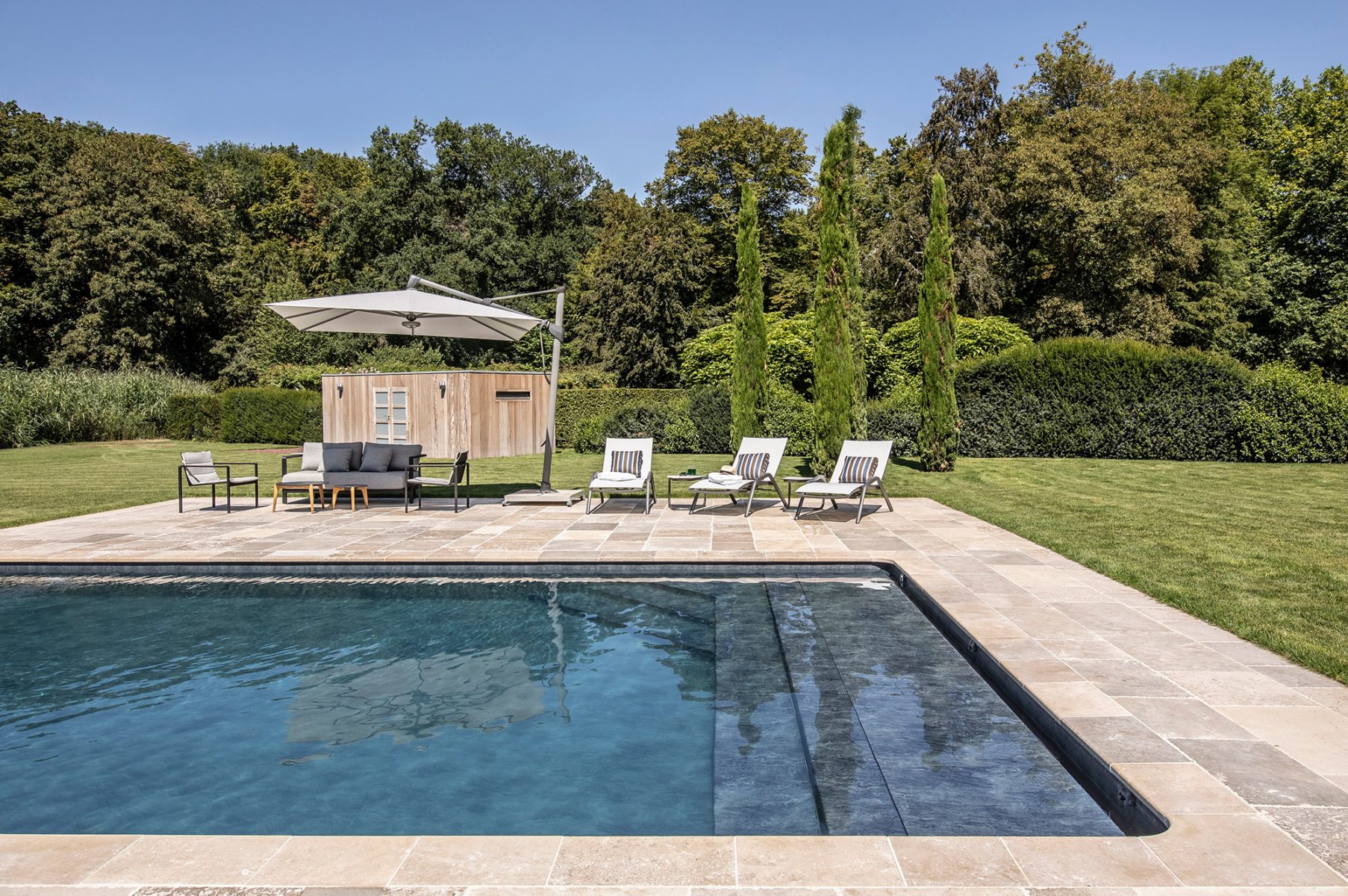 Construction piscine sur mesure à fond plat