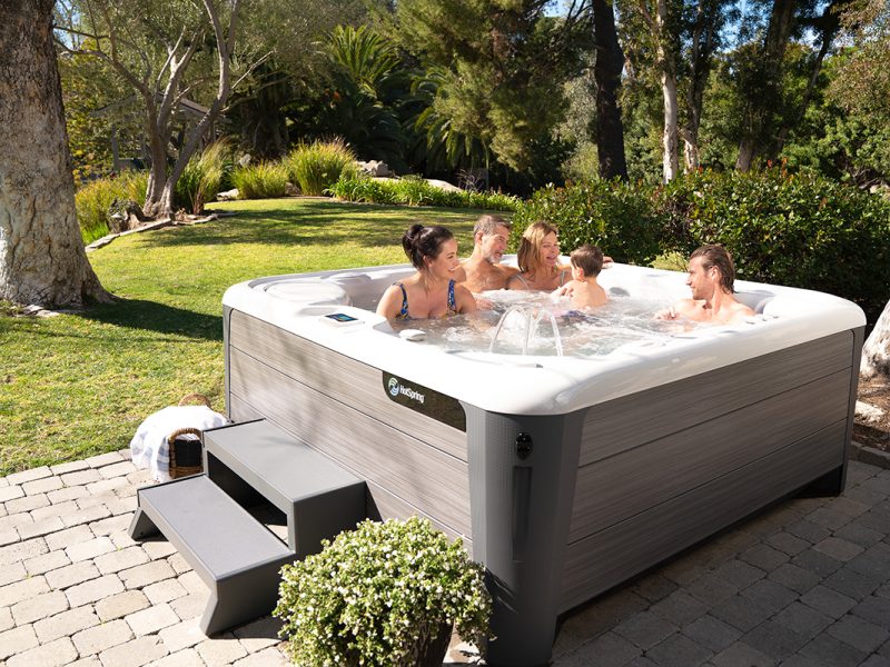 HotSpring Highlife 2020 Vanguard AlpineWhite Driftwood Lifestyle Group 01 WEB