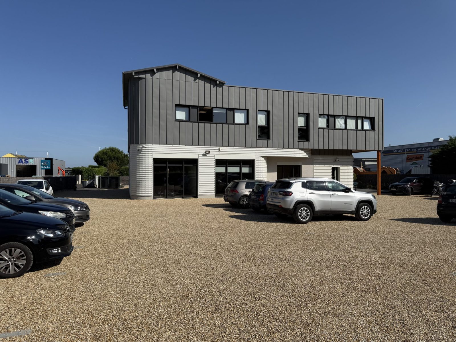 Réalisation ADH Professionnels - Allée & parking en gravier stabilisé pour VDL Conseil à Tours